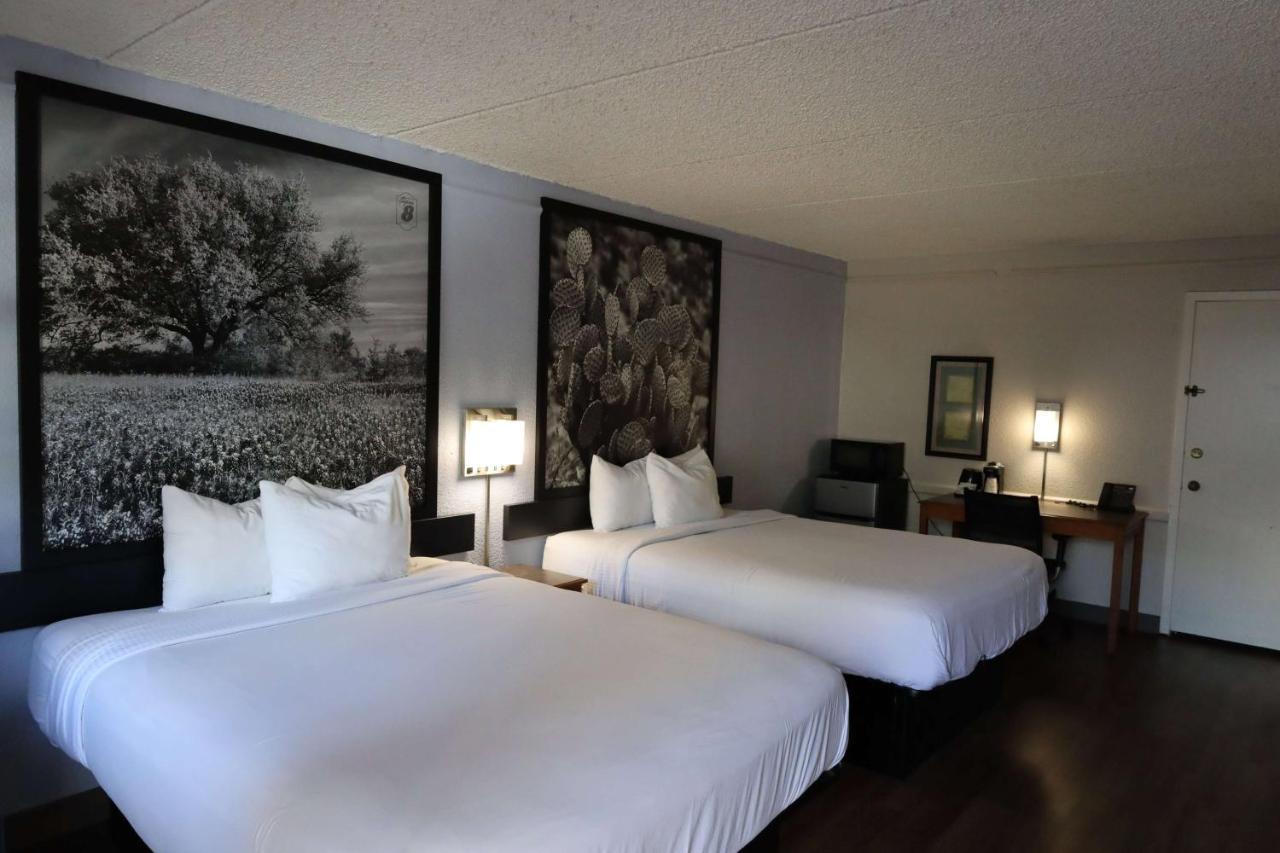Super 8 By Wyndham Austin South I-35 Hotel Exterior foto