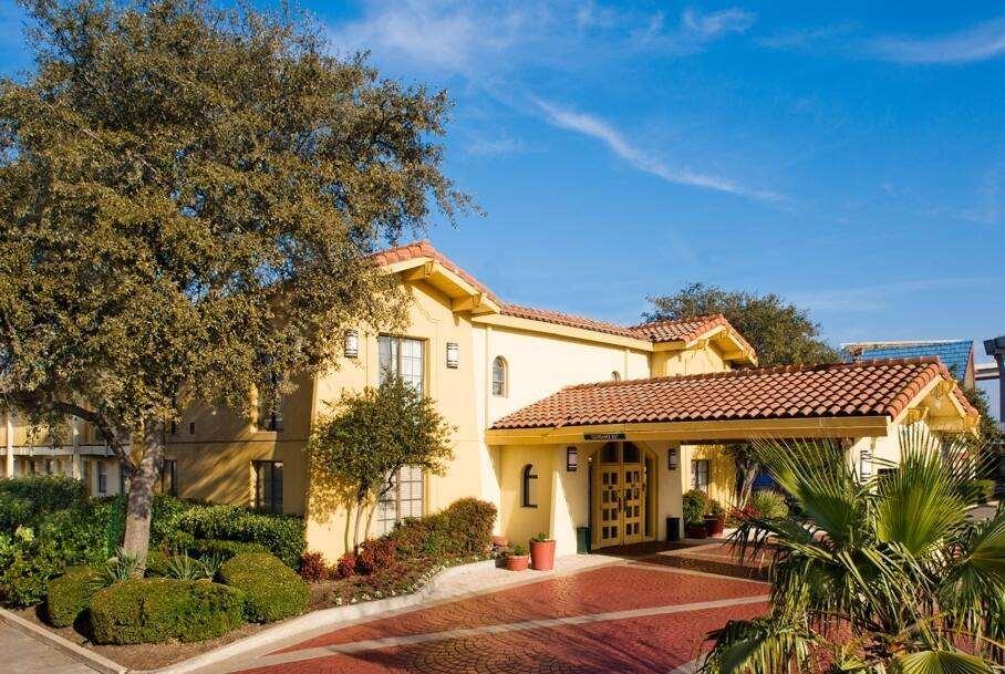 Super 8 By Wyndham Austin South I-35 Hotel Exterior foto