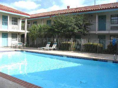 Super 8 By Wyndham Austin South I-35 Hotel Exterior foto