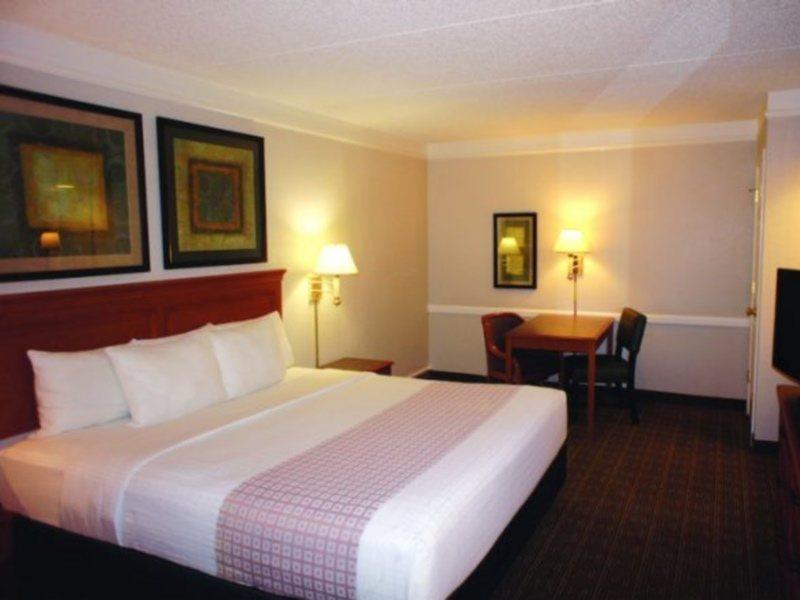 Super 8 By Wyndham Austin South I-35 Hotel Exterior foto