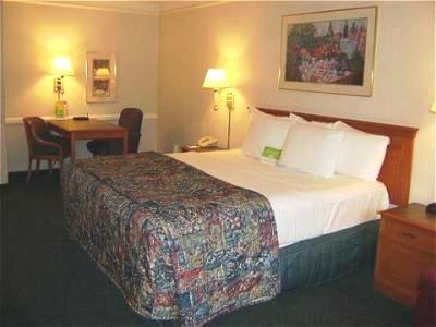 Super 8 By Wyndham Austin South I-35 Hotel Exterior foto