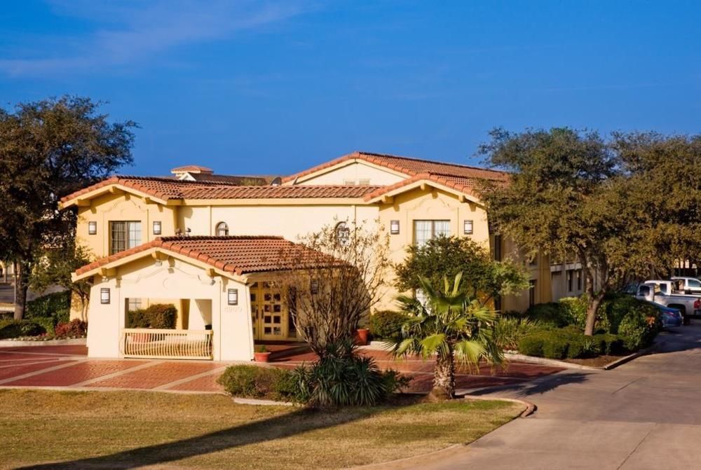 Super 8 By Wyndham Austin South I-35 Hotel Exterior foto